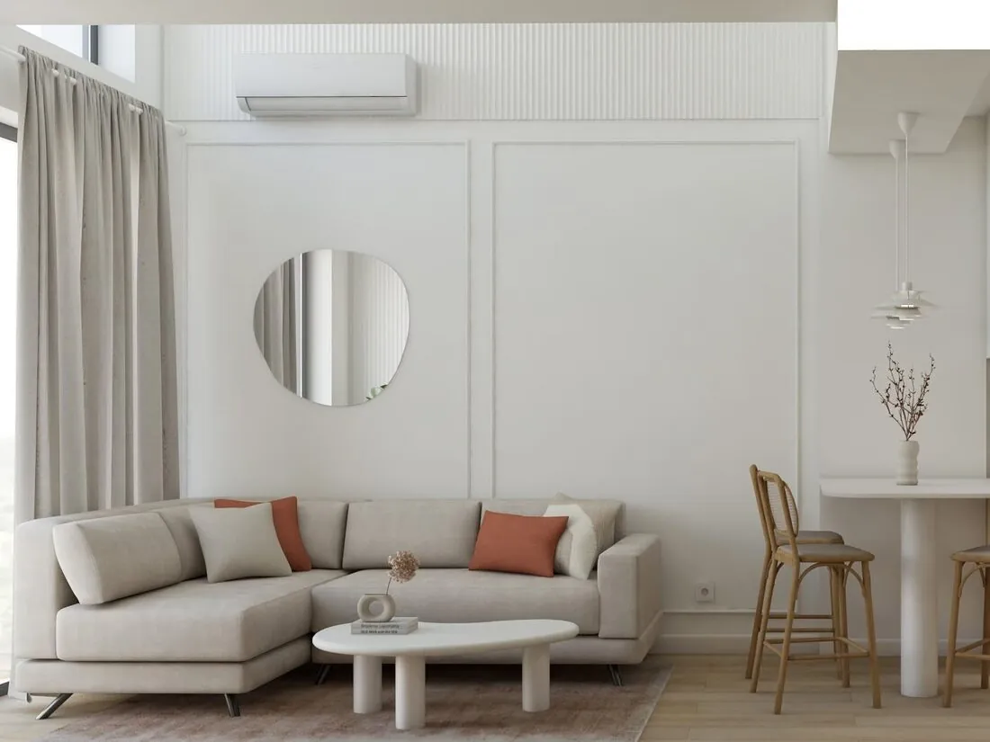 Salon z beżową sofą i sztukaterią na ścianach